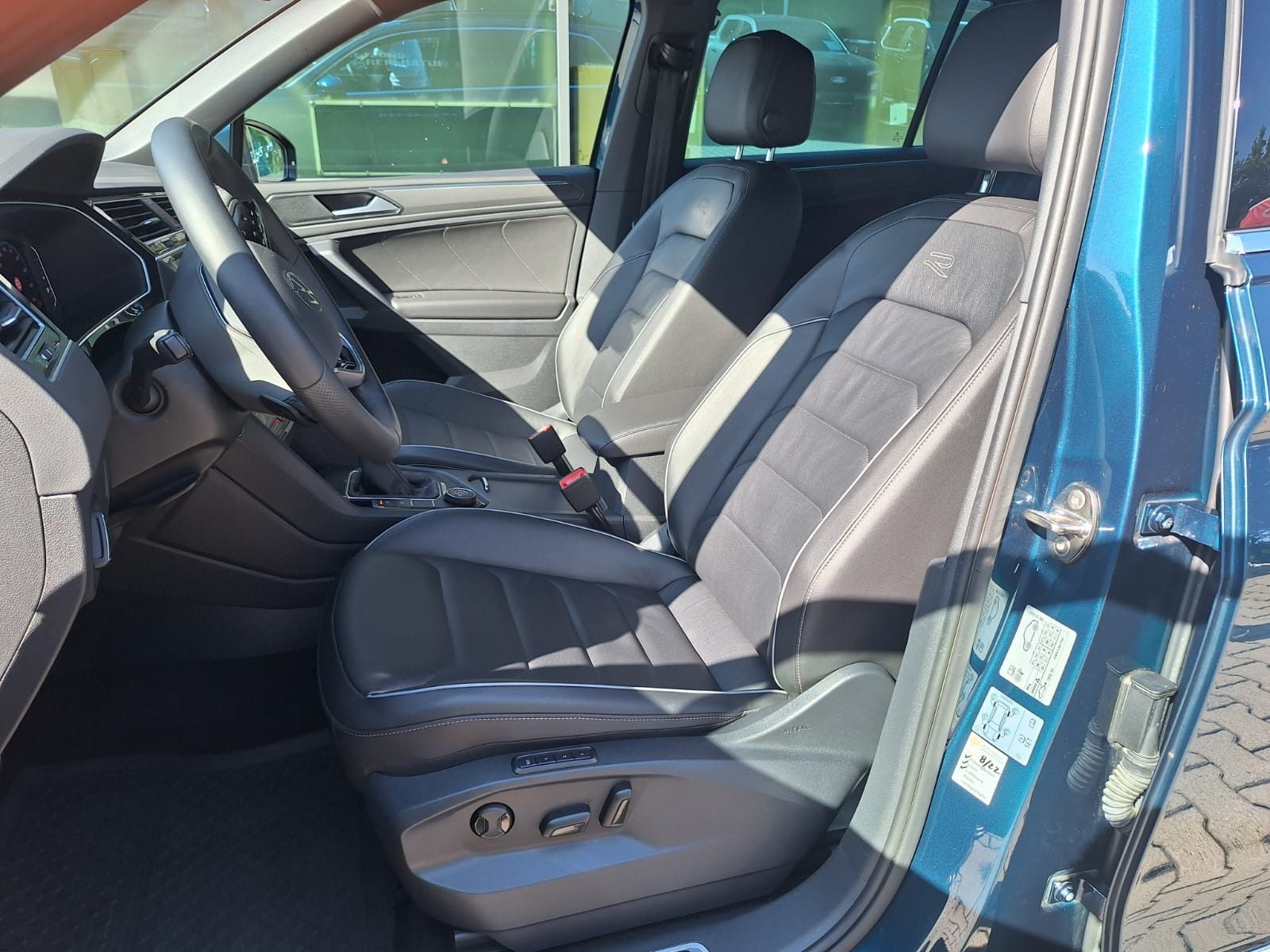 Volkswagen Tiguan R-Line 4Motion DSG - Samsaru's Car Outlet