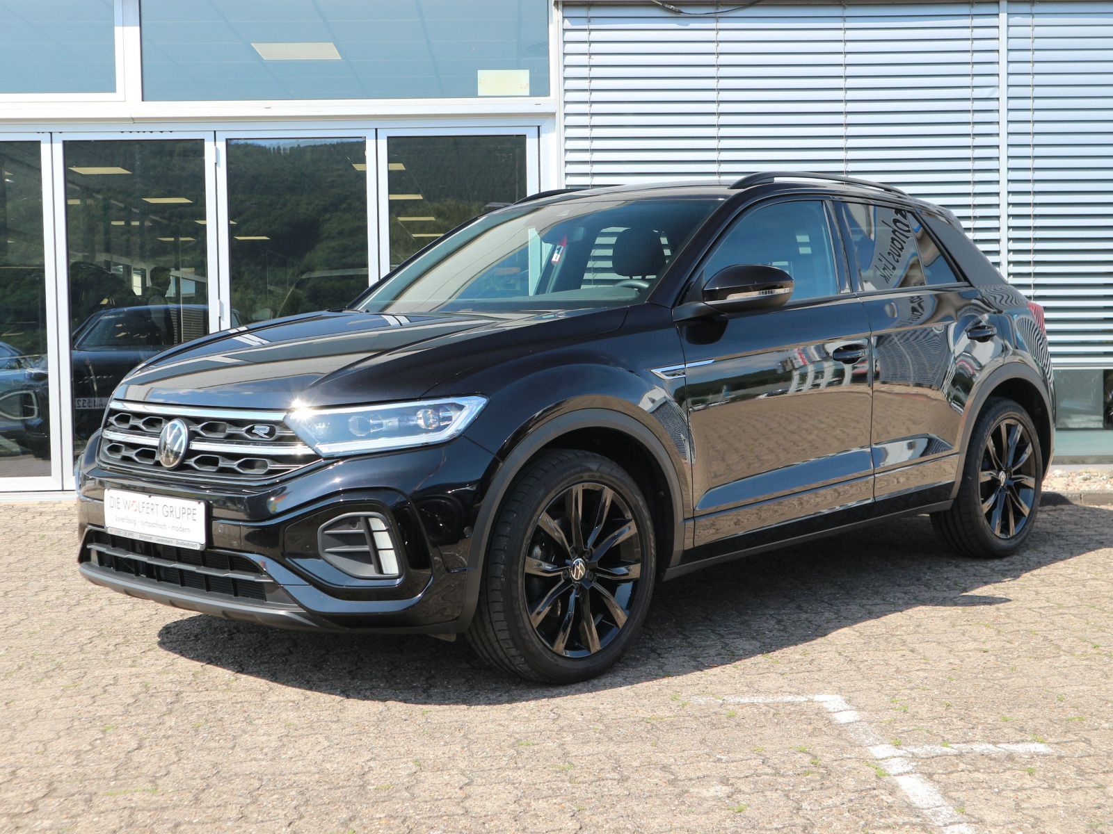 Volkswagen T-Roc R-Line - Samsaru's Car Outlet