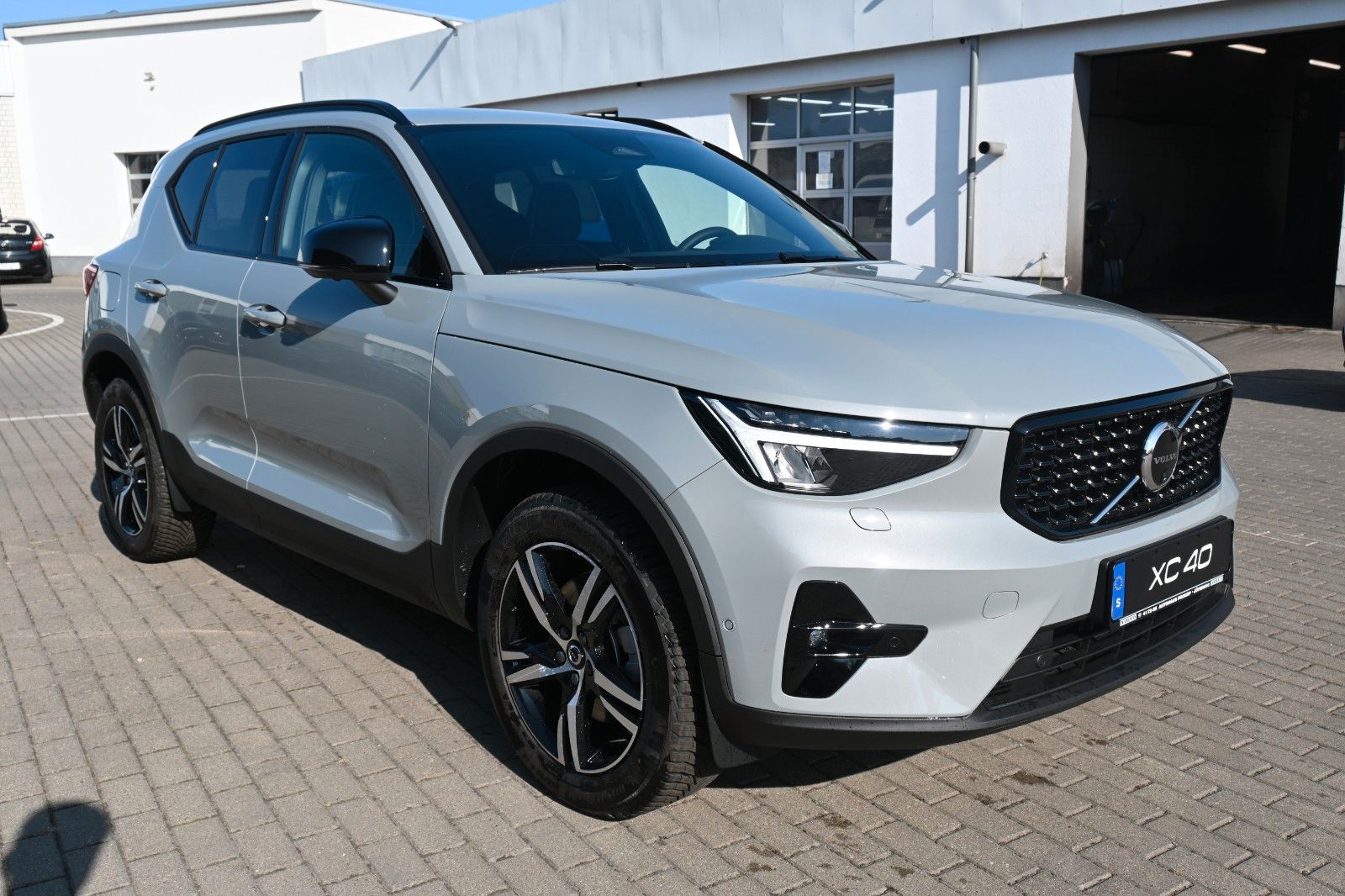 Volvo XC40 B4 DKG Plus Dark*FSHZG*360°*ACC*AHK