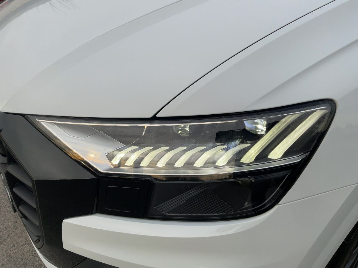 Audi Q8 50 TDI S-LINE MATRIX+NAVI+B&O+DVD+ACC+AHK+23"
