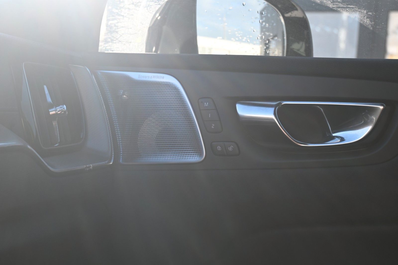 Volvo XC60 R Design PHEV - Samsaru's Car Outlet