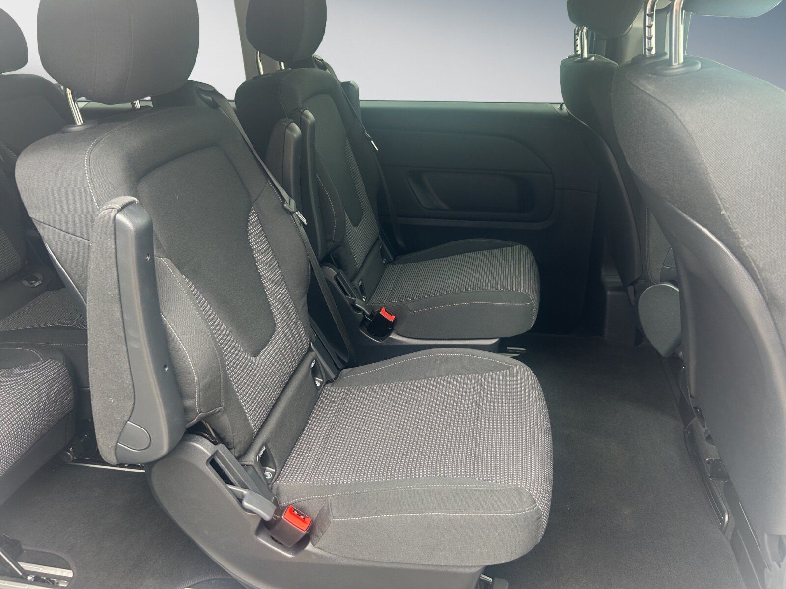 Mercedes-Benz V 220 d - Samsaru's Car Outlet