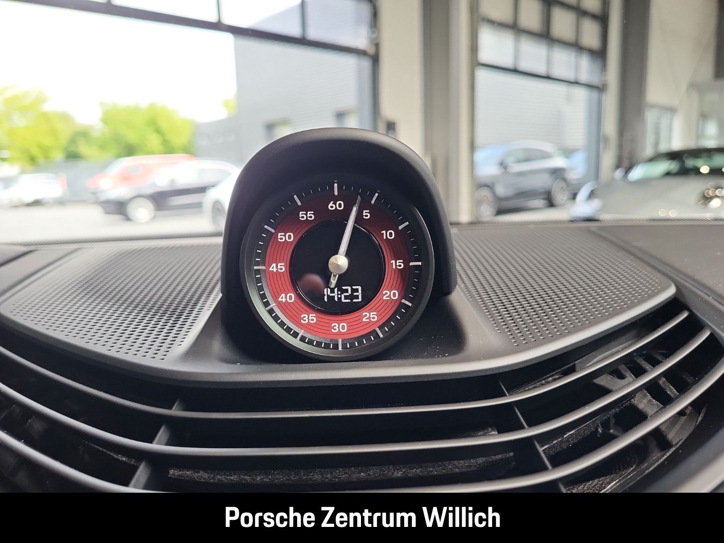 Porsche Taycan GTS HA-Lenkung Active-Ride Head-Up