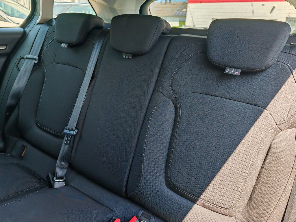 Renault Megane E-TECH 160 Plug-In Hybrid - Samsaru's Car Outlet