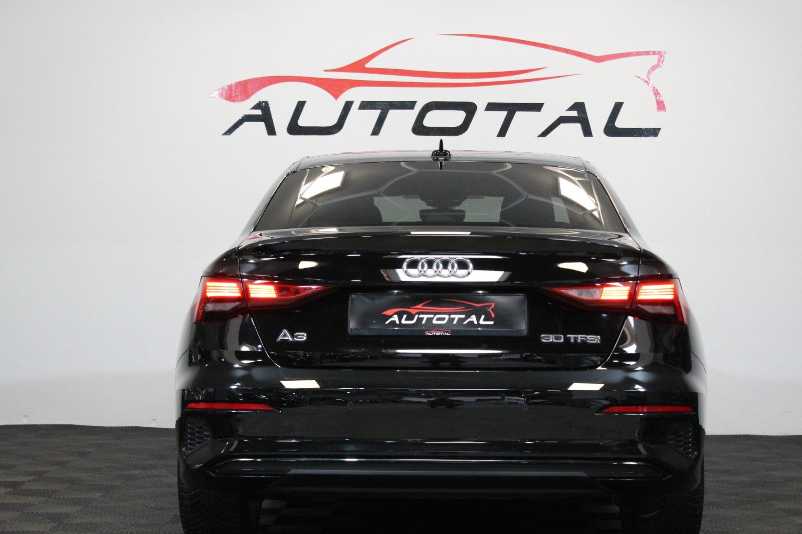 Audi A3*Limousine*30 TFSI*Advanced*Automatik*LED*Navi