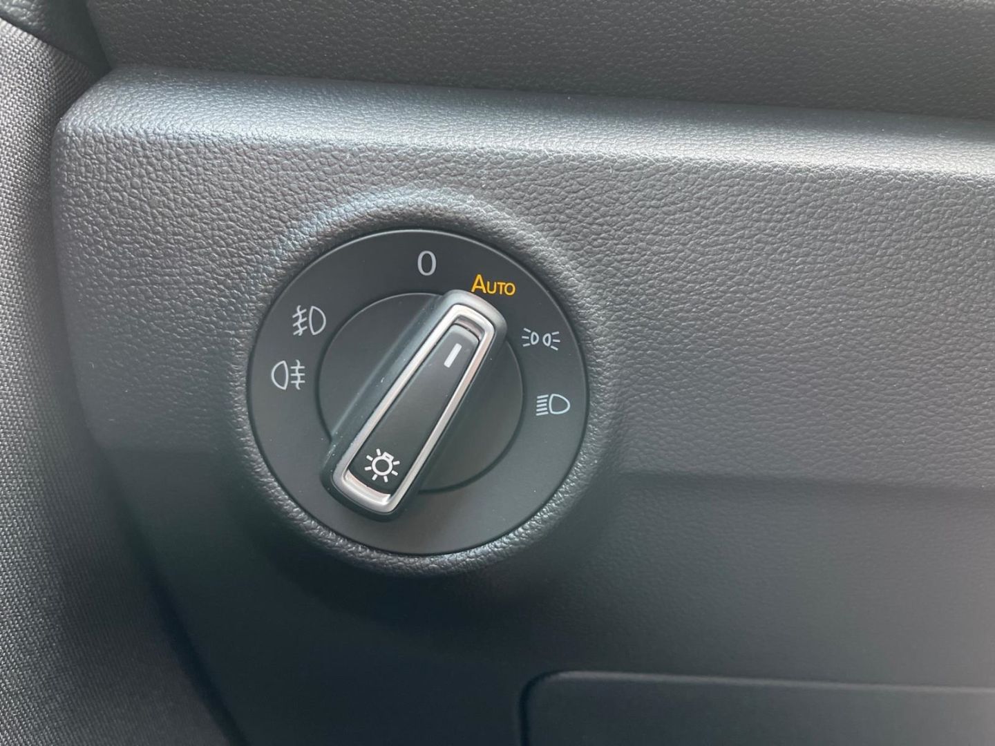 Volkswagen T-Roc Active 2.0 TDI DSG - Samsaru's Car Outlet