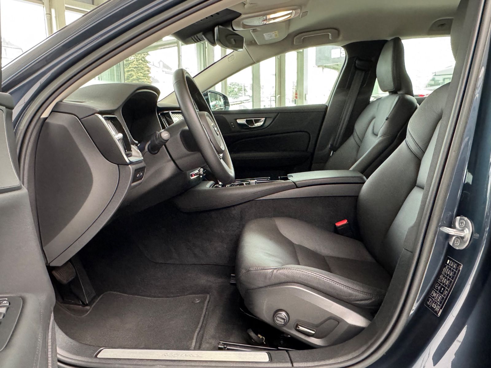 Volvo V60 Kombi Core Recharge Plug-In Hybrid AWD