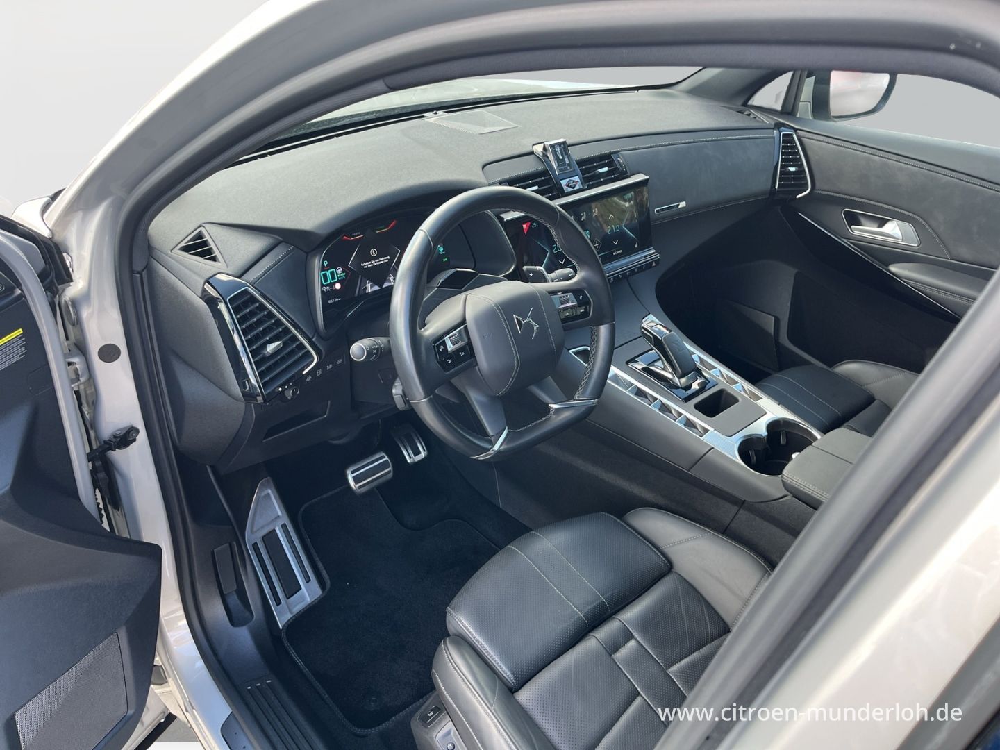 DS Automobiles DS7 Crossback E-Tense 4x4 Louvre