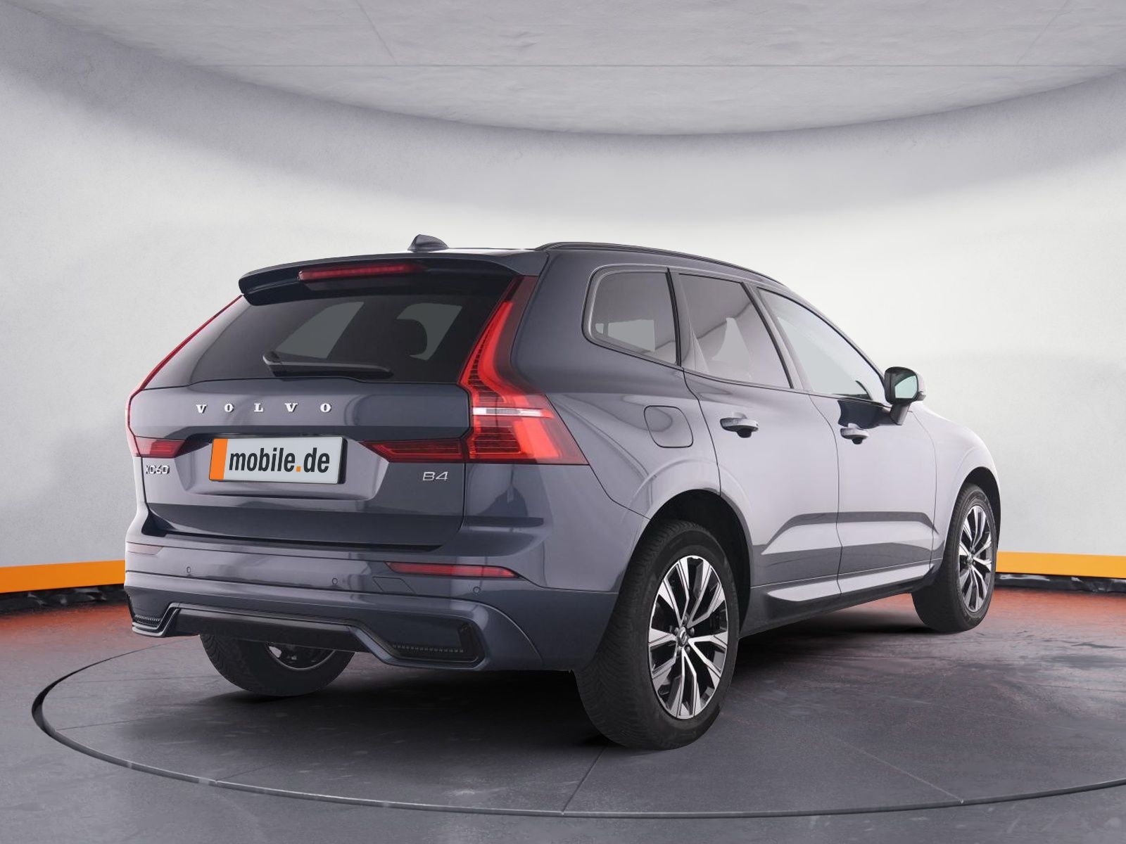 Volvo XC60 B4 PLUS DARK - Samsaru's Car Outlet