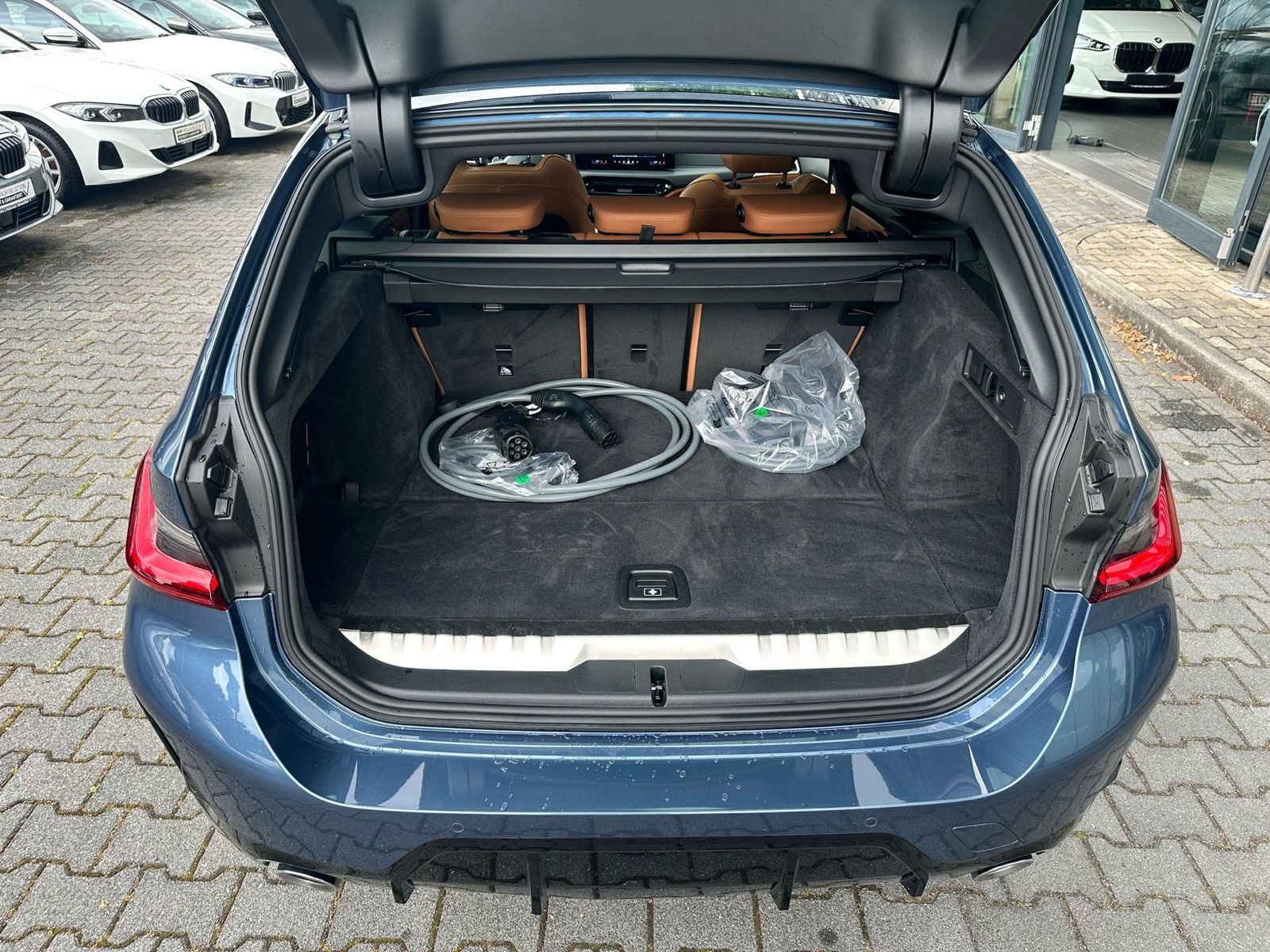 BMW 330e xDrive Touring M Sport Stop&Go Pano AHK 19"