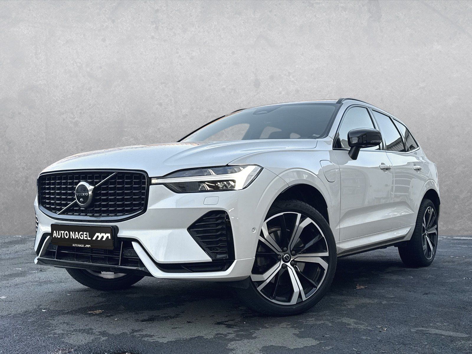 Volvo XC60 T8 Hybrid AWD R-Design Luftfahrw. AHK Headu