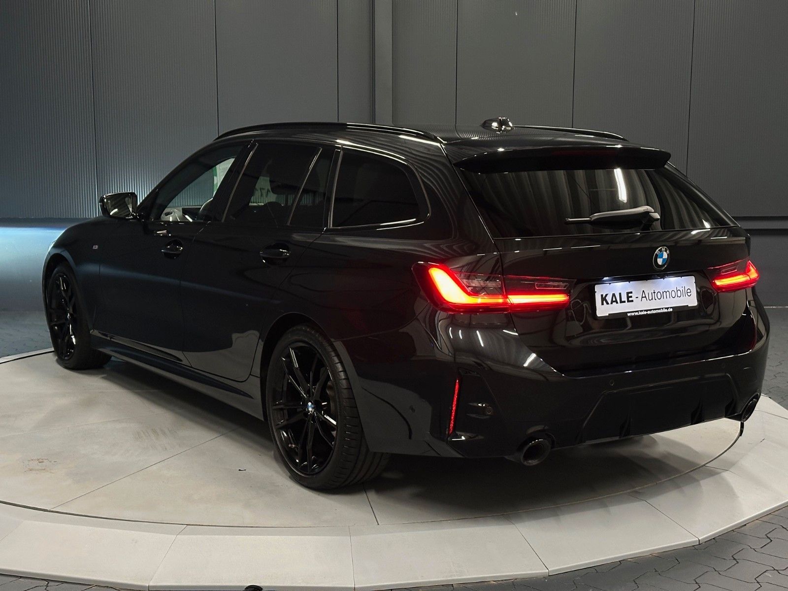 BMW 320d touring xDrive M-Sport Innovation - Samsaru's Car Outlet