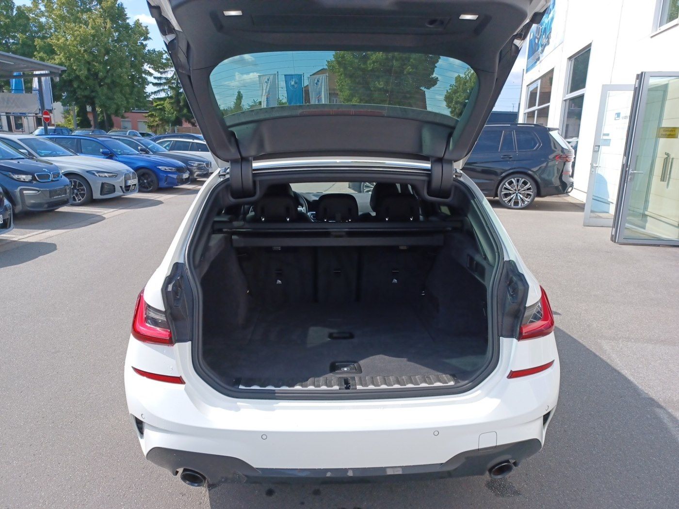 BMW 330i Touring M Sport - Samsaru's Car Outlet