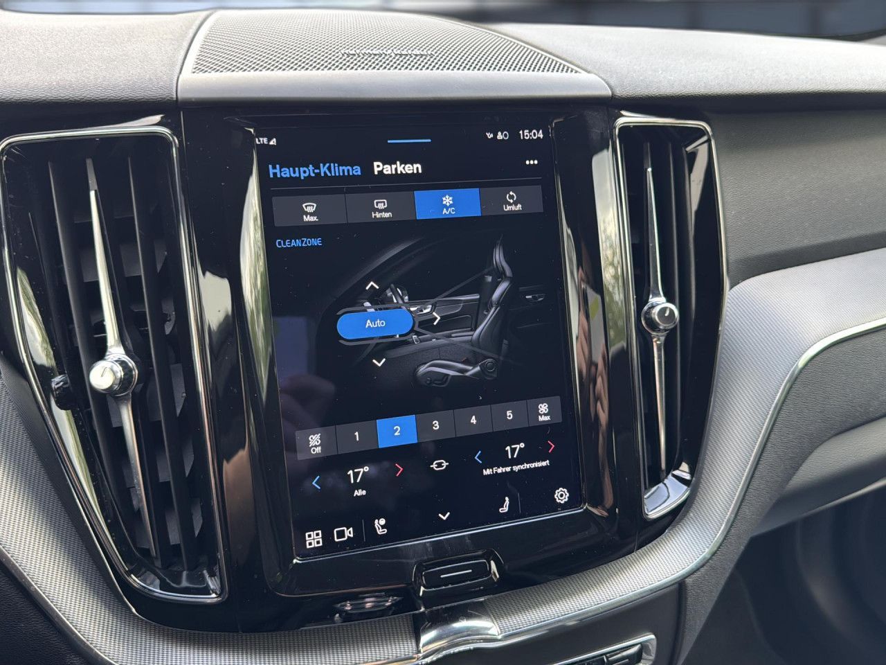 Volvo XC 60 R Design Recharge Plug-In Hybrid AWD Navi