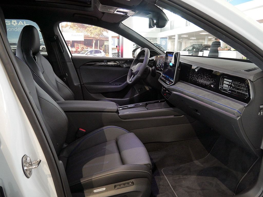 Volkswagen Passat R-Line 2.0 TDI DSG R-Line PANO AHK MATRIX