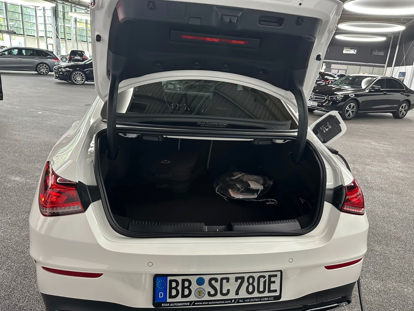 Mercedes-Benz CLA 250 e Coupé AMG Line - Samsaru's Car Outlet