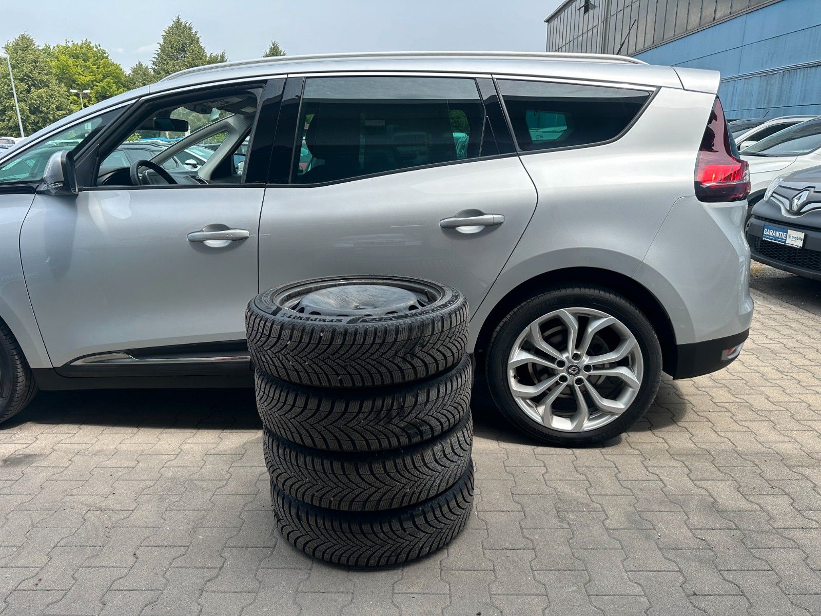 Renault Grand Scenic 160 EDC - Samsaru's Car Outlet