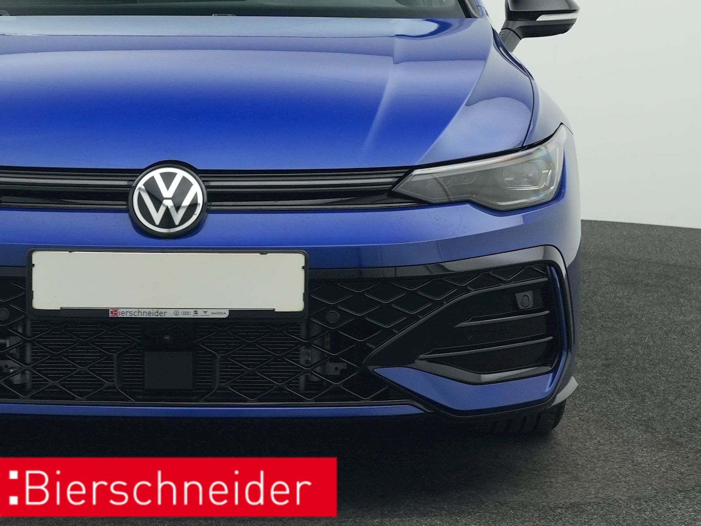 Volkswagen Golf 8 1.5 eTSI DSG R-Line BLACK-STYLE 5-J.-GAR