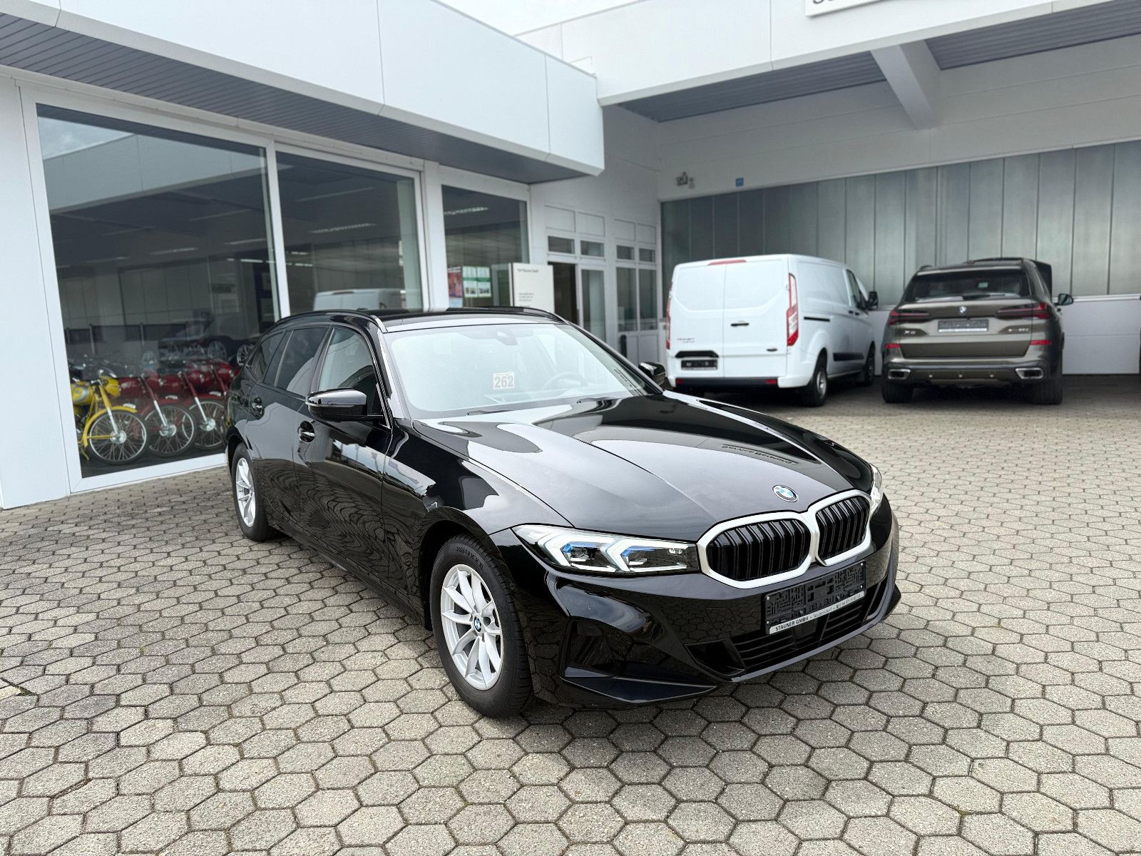 BMW 320d Touring - Samsaru's Car Outlet