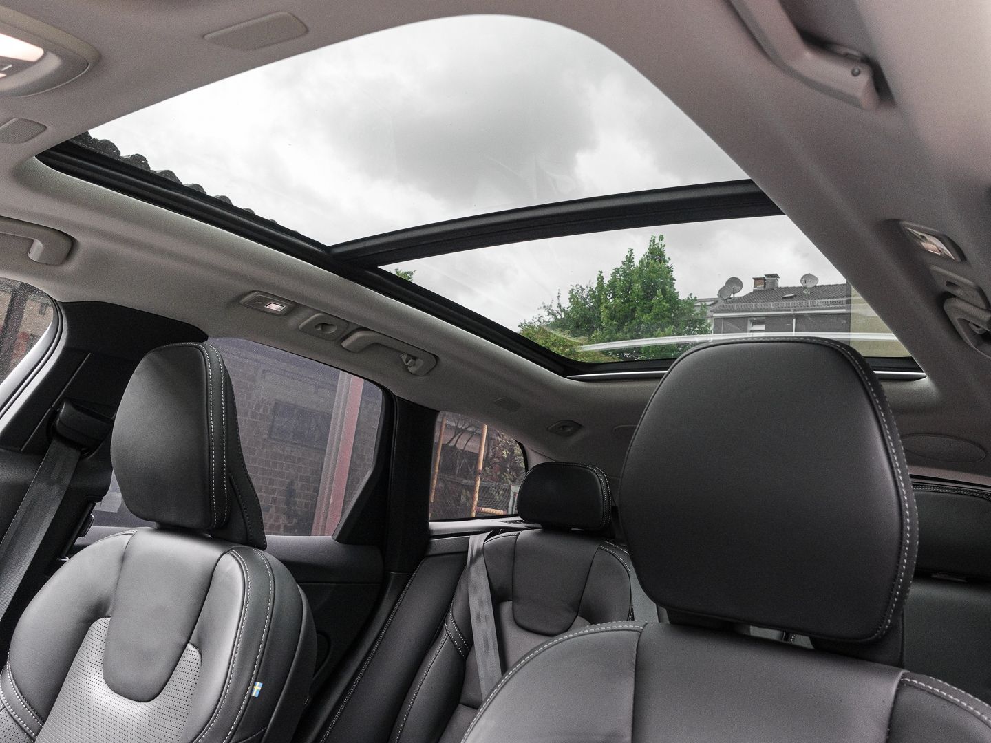 Volvo XC60 Ultra Dark Recharge Plug-In Hybrid AWD T8 T