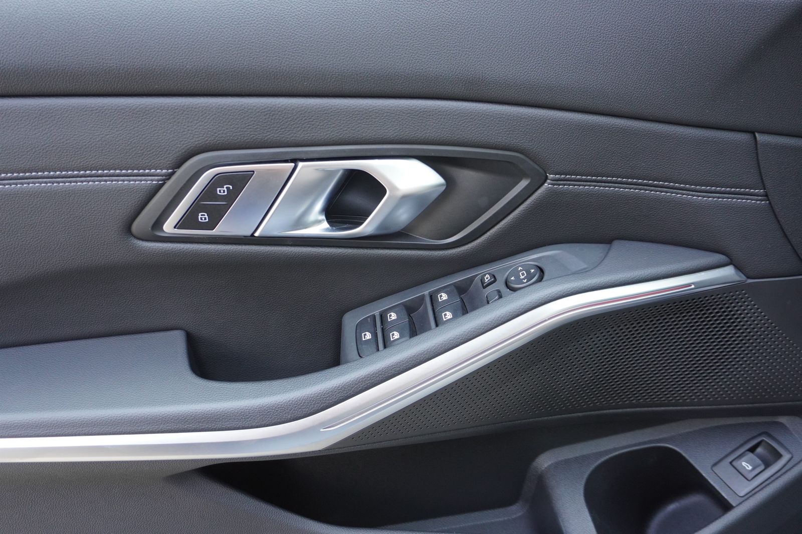 BMW 330d Touring Sport Line - Samsaru's Car Outlet