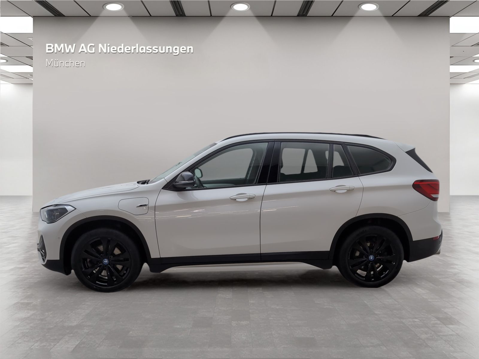 BMW X1 xDrive25e Sport Line - Samsaru's Car Outlet