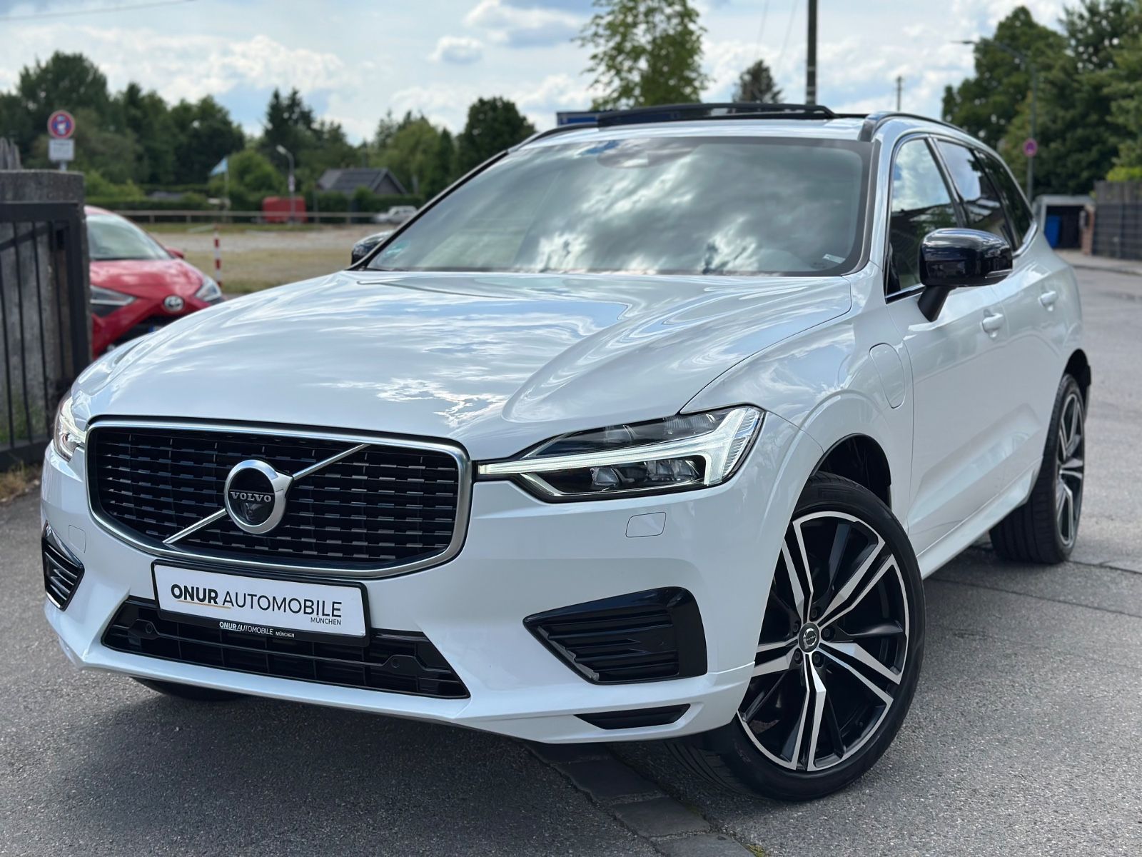 Volvo XC60 R Design T8 AWD Navi Pano HuD ACC AHK Leder