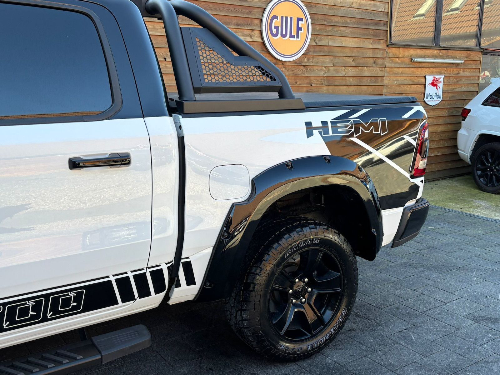 Dodge RAM 1500 Laramie 5.7L 12Zoll Display 4x4 LPG AHK