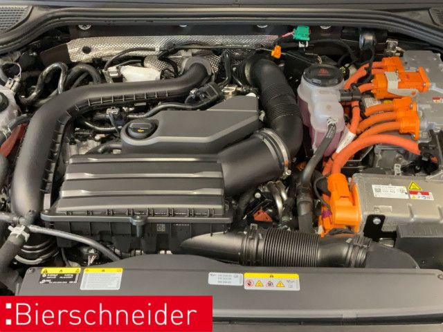 Volkswagen Golf 8 1.5 TSI DSG GTE Black AHK MATRIX PANO HuD
