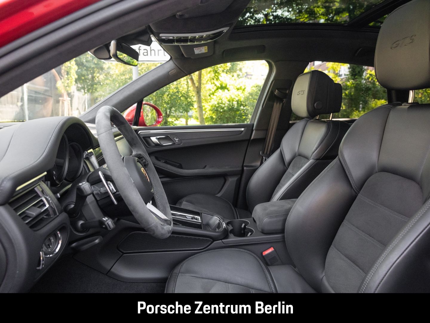 Porsche Macan GTS Karminrot Sportabgasanlage Panorama