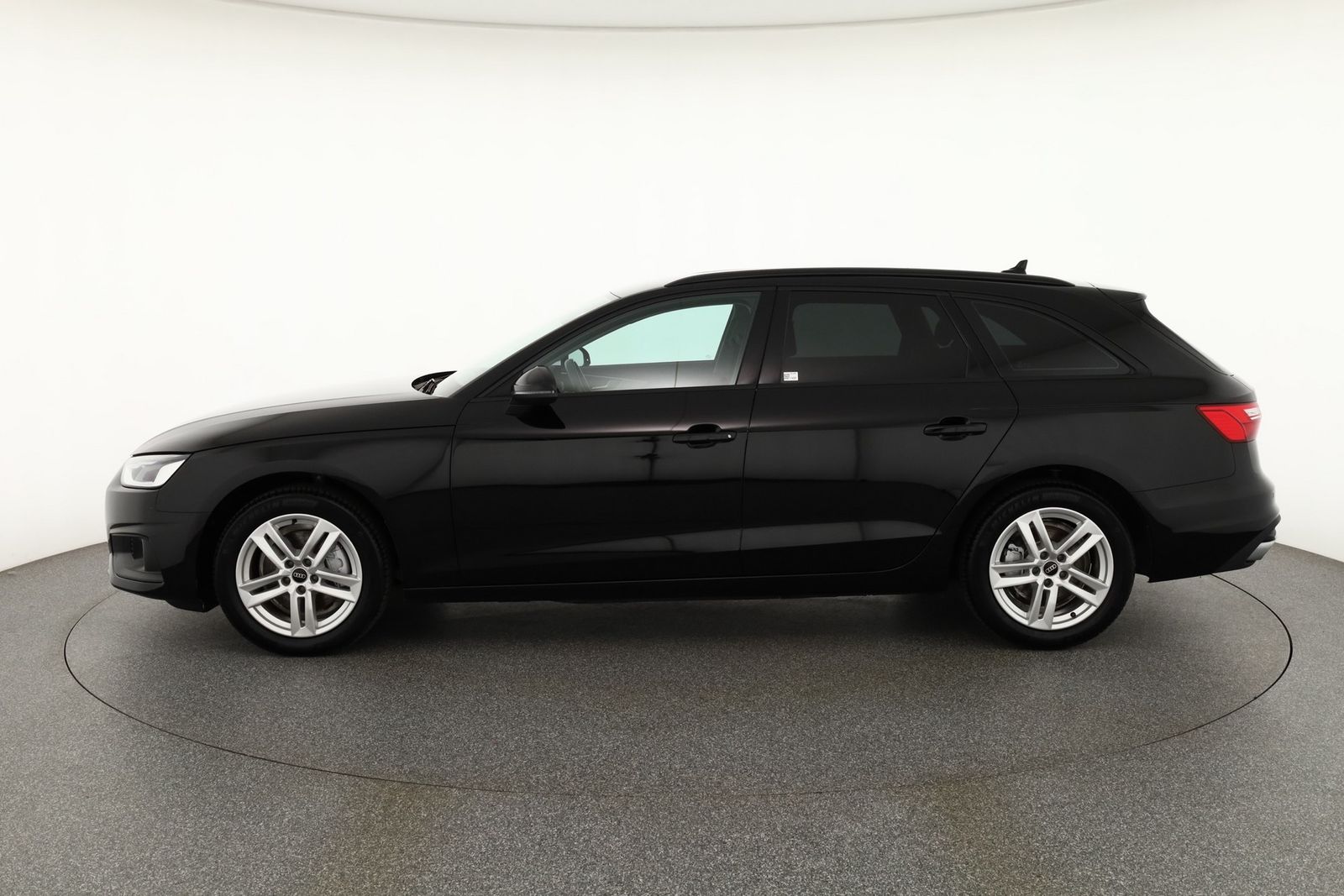 Audi A4 Avant 30 TDI S-Tronic - Samsaru's Car Outlet