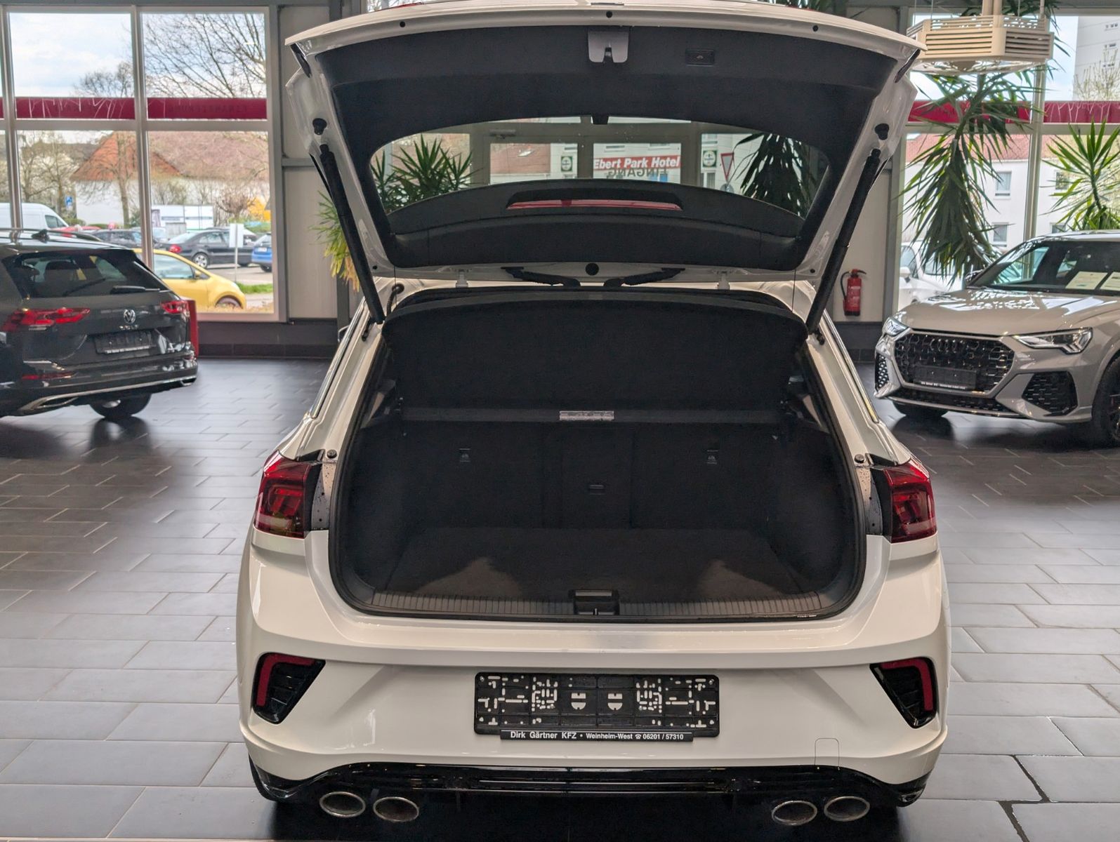 Volkswagen T-Roc 2.0 TSI OPF 4MOTION DSG R - Samsaru's Car Outlet