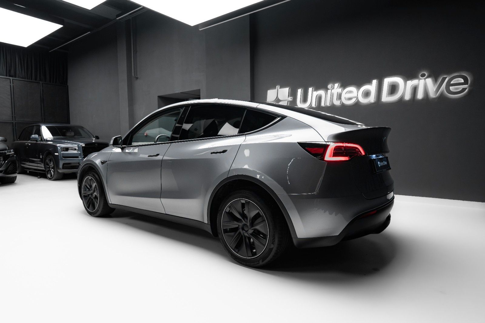 Tesla Model Y Long Range Dual AWD