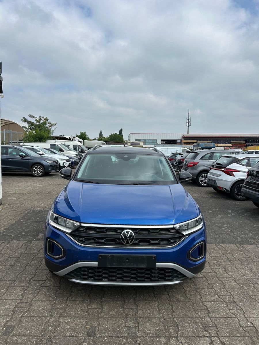 Volkswagen T-Roc Life - Samsaru's Car Outlet