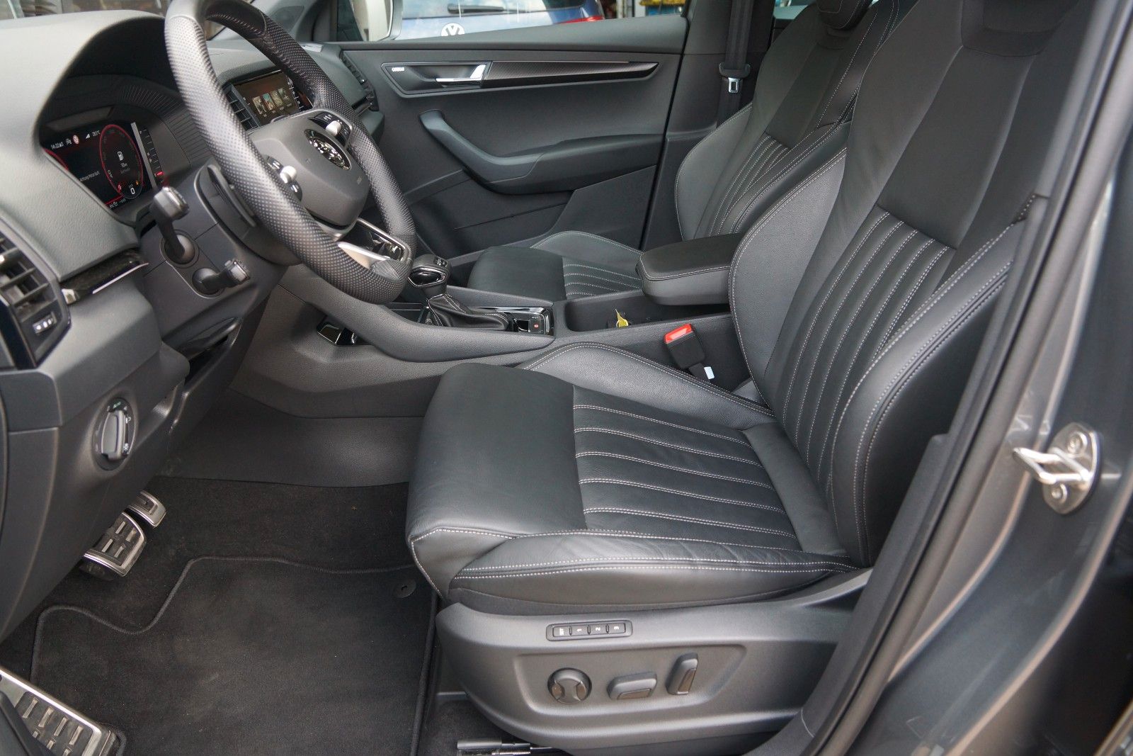 Skoda Karoq 2.0TSI SL 4x4 DSG!360°!ACC!AHK!St.Hzg!GAR!