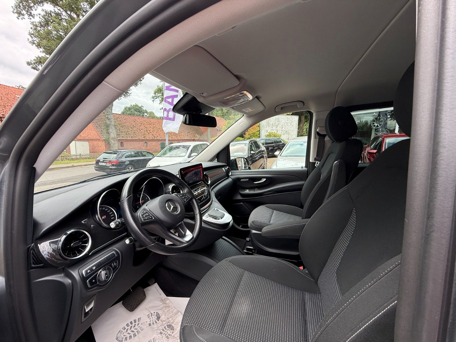 Mercedes-Benz V250 d - Samsaru's Car Outlet