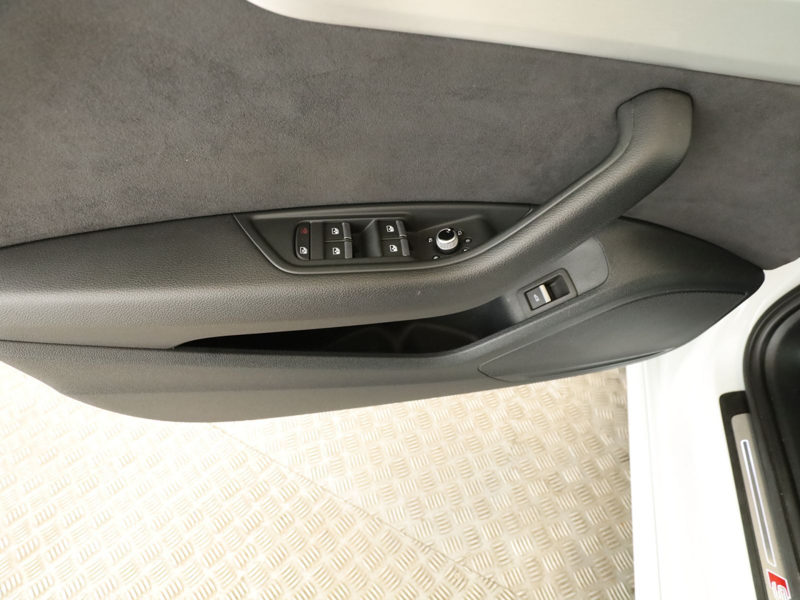 Audi A4 Avant 35 TDI S line - Samsaru's Car Outlet