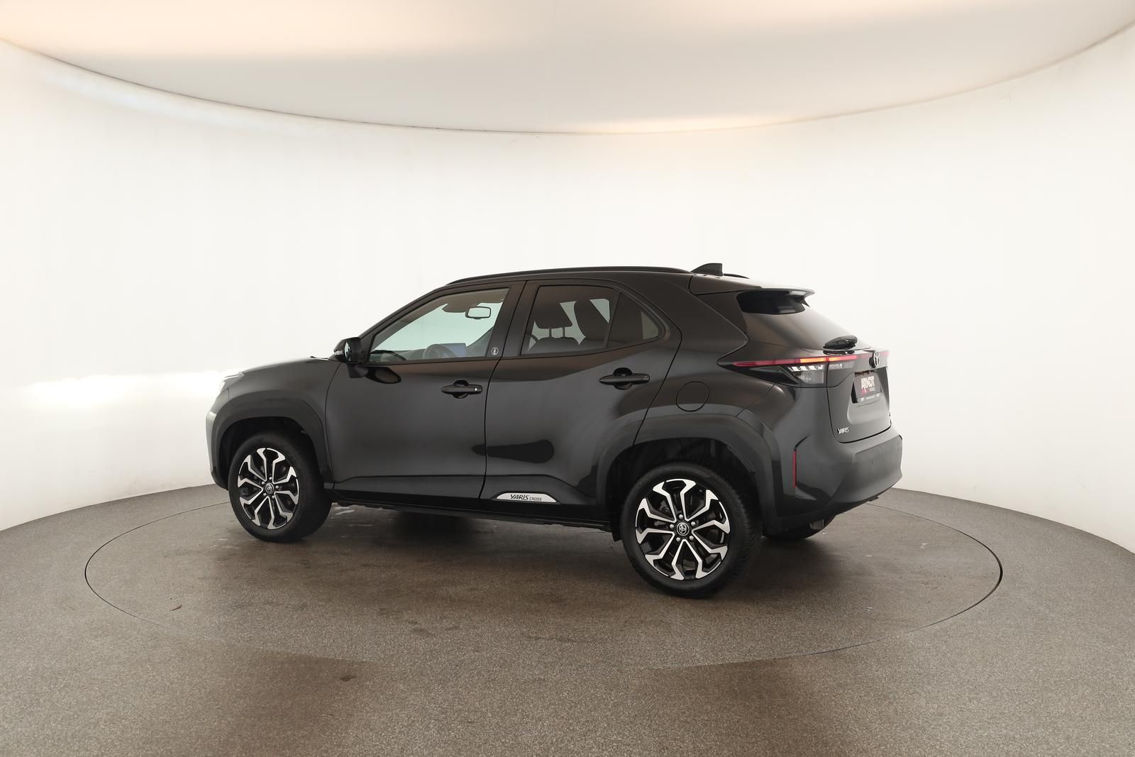 Toyota Yaris Cross CVT Team D LED Navi SHZ iACC Kam 17"