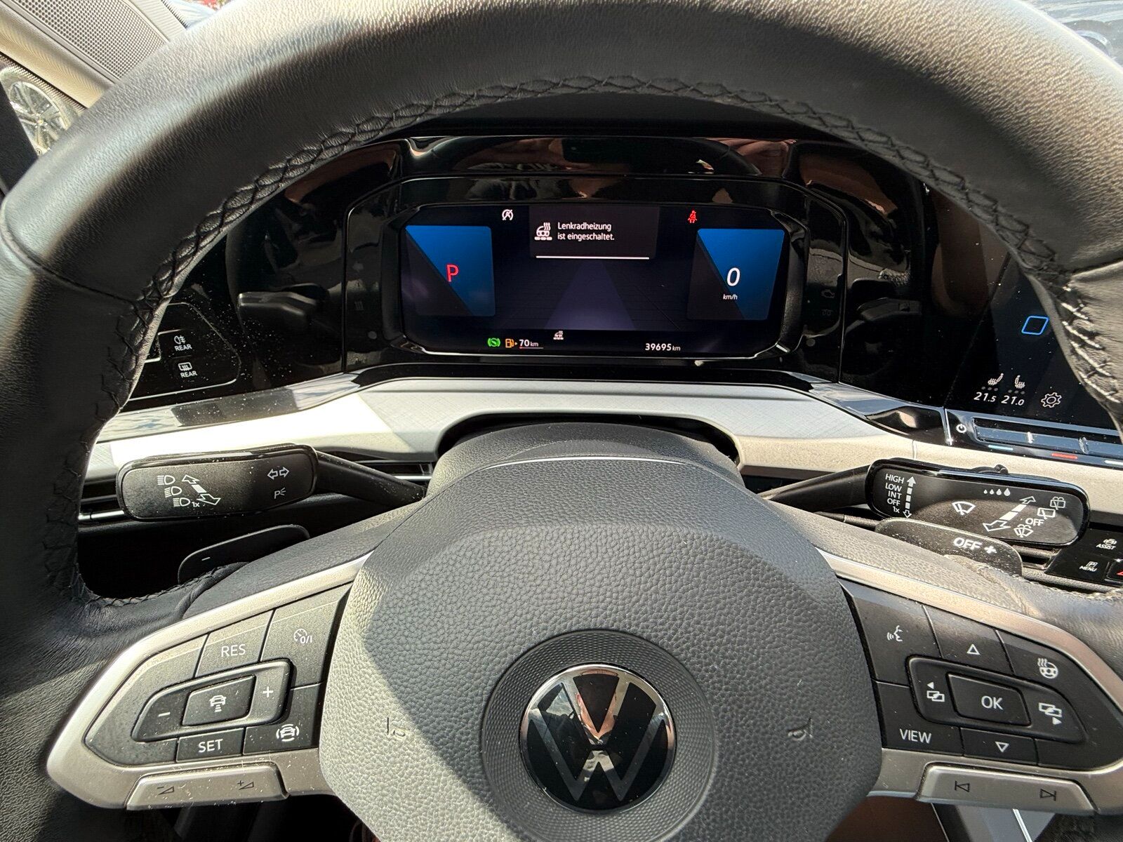 Volkswagen Golf VIII 1.5 eTSI Life - Samsaru's Car Outlet
