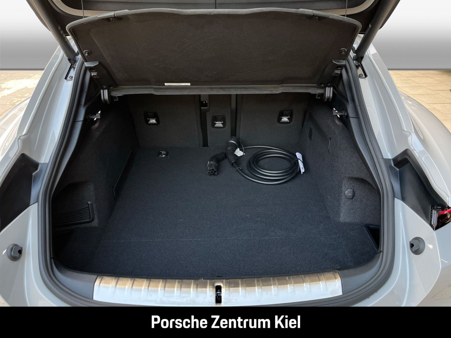 Porsche Taycan GTS HA-Lenkung InnoDrive Head-Up BOSE