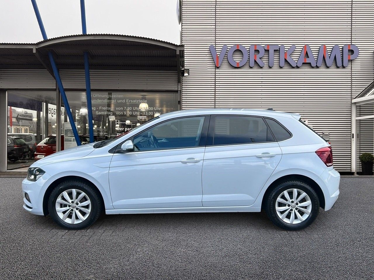 Volkswagen Polo VI Highline DSG - Samsaru's Car Outlet