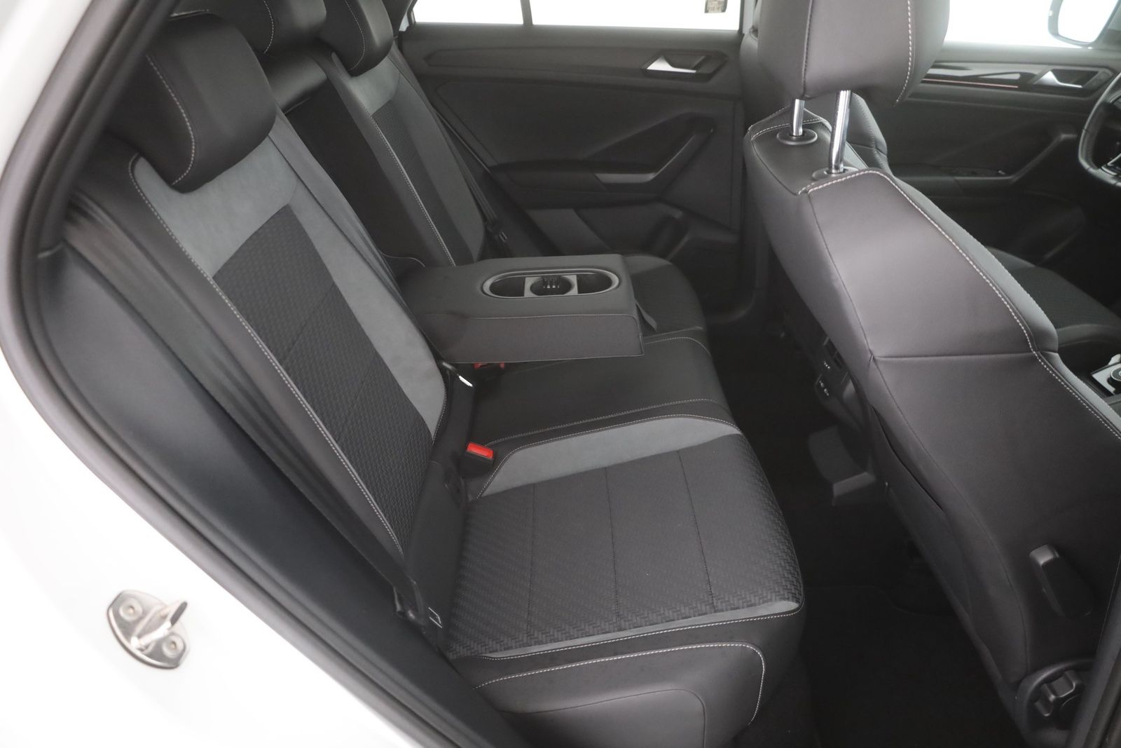 Volkswagen T-Roc 2.0 TSI R 4Motion - Samsaru's Car Outlet