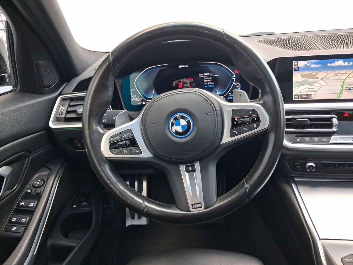 BMW 330e Touring M Sport - Samsaru's Car Outlet
