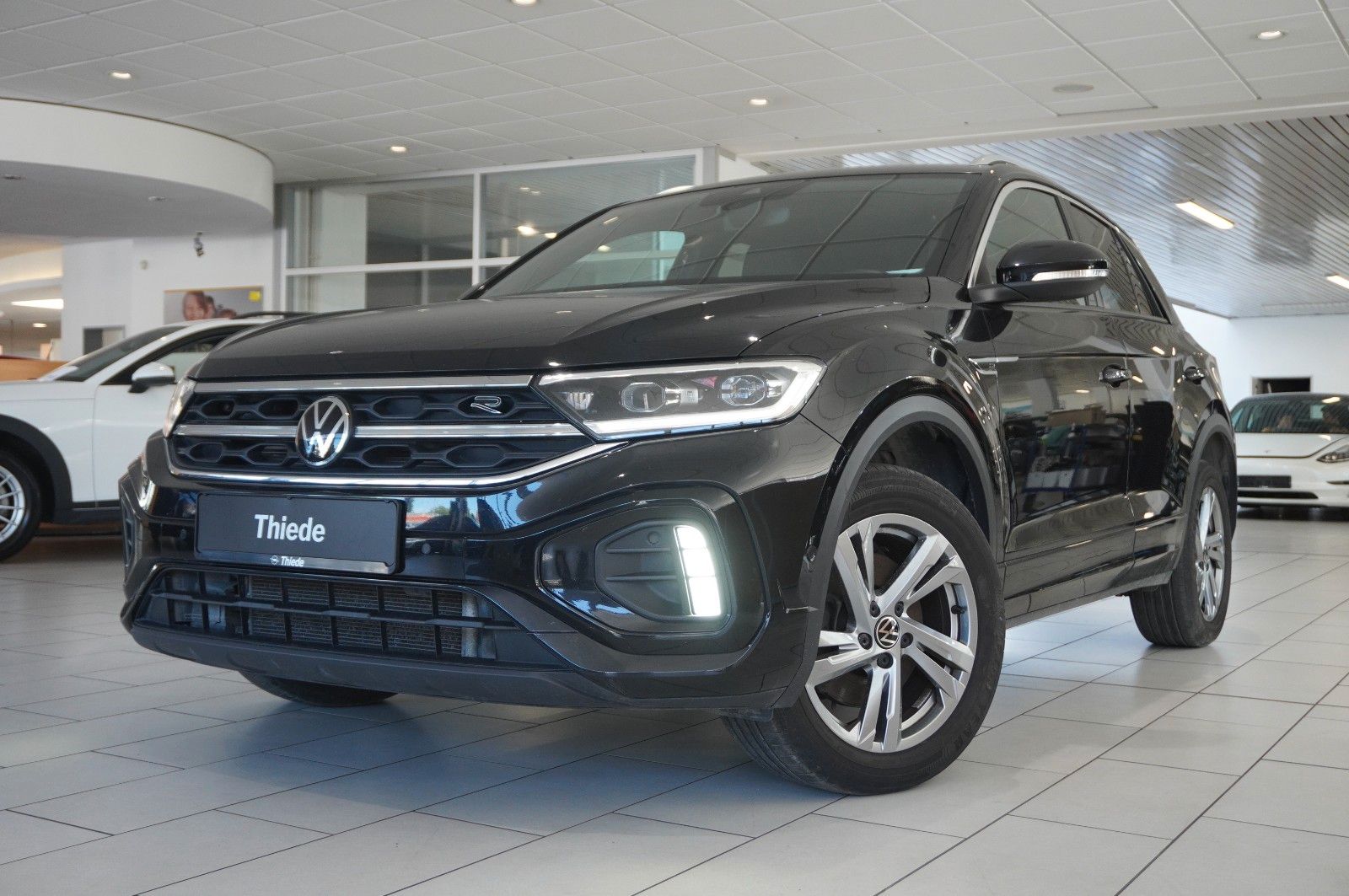 Volkswagen T-Roc 2.0D R-LINE 4MOTION - Samsaru's Car Outlet