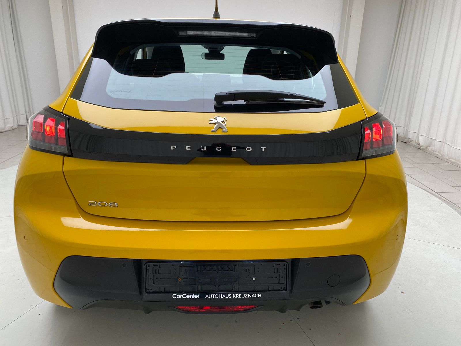 Peugeot 208 Active Pack 1.2 Automatik - Samsaru's Car Outlet