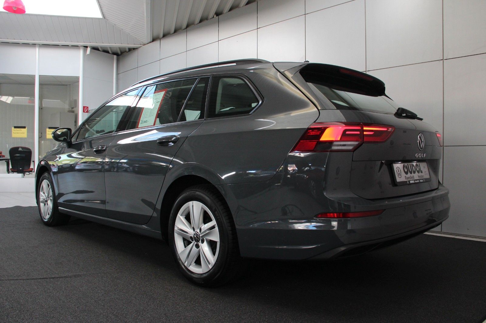 Volkswagen Golf 8 Life 1.5 TSI - Samsaru's Car Outlet