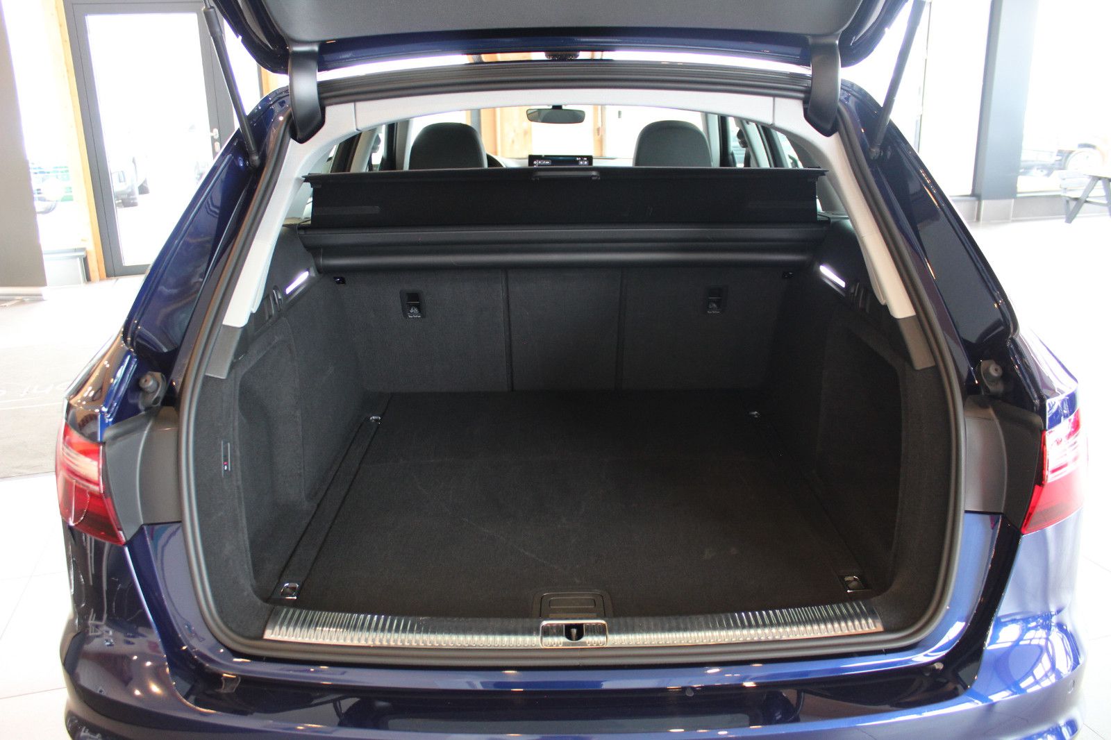 Audi A4 Avant 40 TDI S tronic - Samsaru's Car Outlet