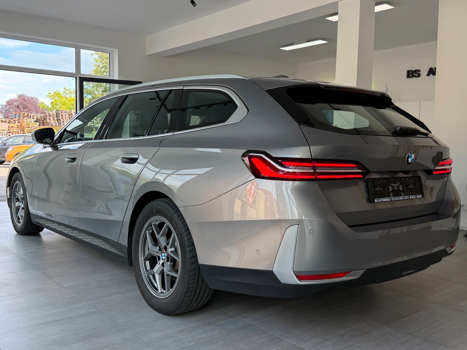 BMW 520d xDrive / AHK / 360° / Abstandtemp. / H&K
