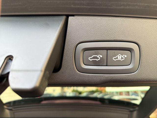 Volvo XC60 Plus Black T8 Recharge AHK elektr. Harman &