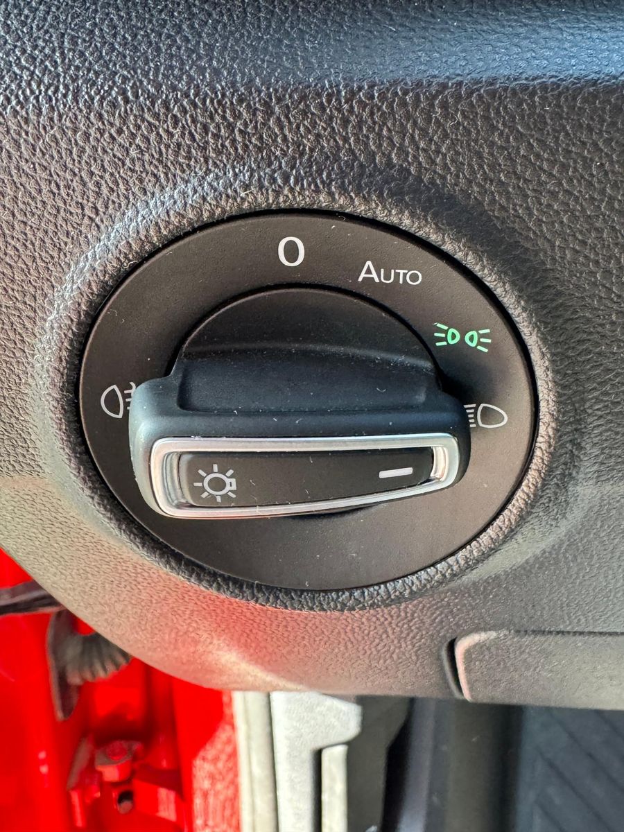 Volkswagen T-Roc 2.0 TDI Style - Samsaru's Car Outlet